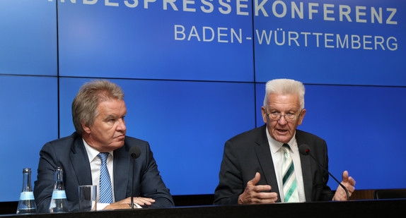 Ministerpräsident Winfried Kretschmann (r.) und Umweltminister Franz Untersteller (l.)