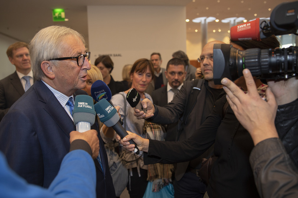 EU-Kommissionspräsident Jean-Claude Juncker (l.) beim Interview (Bild: Karl-Heinz Raach)