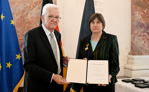 Auszeichnung Verdienstorden des Landes an 24 verdiente Persönlichkeiten Ministerpräsident Winfried Kretschmann (links) und Ursula Stärk (rechts)