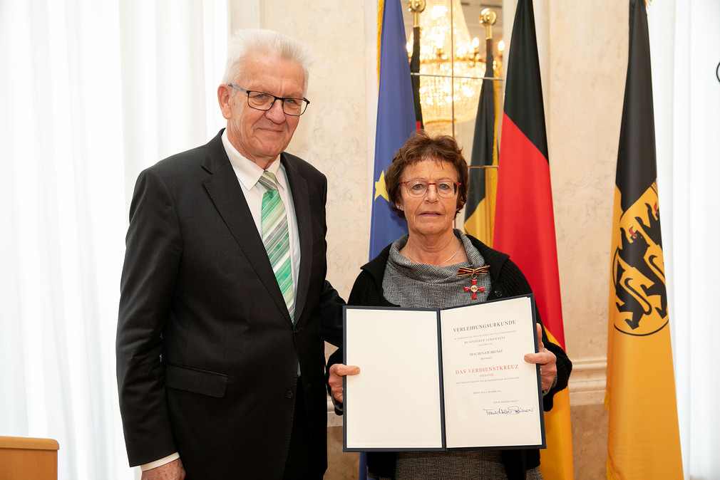 Ministerpräsident Winfried Kretschmann (l.) und Renate Brunst (r.) (Bild: Staatsministerium Baden-Württemberg)