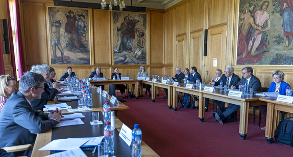 Arbeitsgespräch der Delegation aus Baden-Württemberg mit dem Regierungsrat des Kantons Zürich.