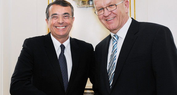 Ministerpräsident Winfried Kretschmann (r.) und Jean-Jack Queyranne (l.), Präsident des Conseil Régional von Rhône-Alpes