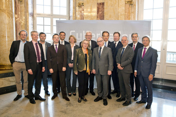 Gruppenbild der Unterzeichner des Letter of Intent