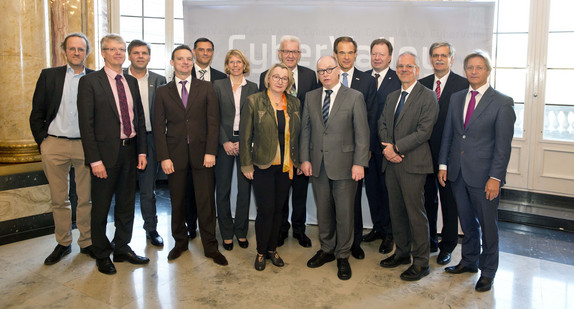 Gruppenbild der Unterzeichner des Letter of Intent