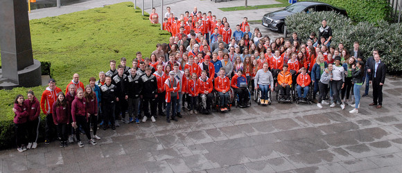 Junge Sportlerinnen und Sportler aus Baden-Württemberg in der Landesvertretung