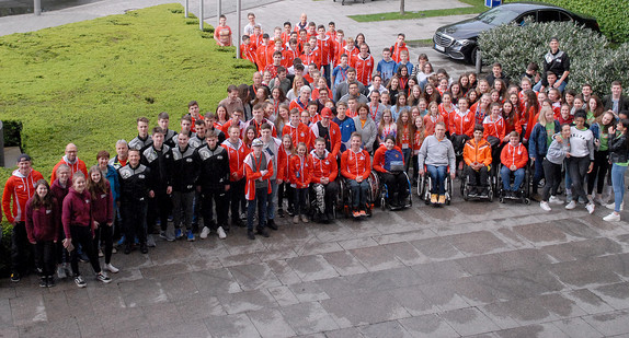 Junge Sportlerinnen und Sportler aus Baden-Württemberg in der Landesvertretung