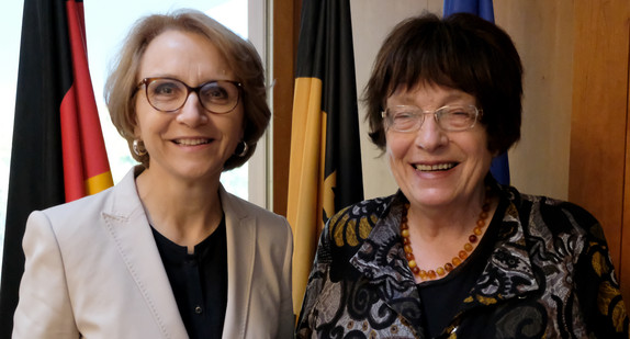 Die französische Botschafterin Anne-Marie Descôtes (l.) und Staatsrätin Gisela Erler (r.) (Bild: Landesvertretung)