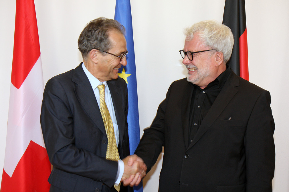 Staatssekretär Klaus-Peter Murawski (r.) und der Schweizer Botschafter Tim Guldimann (l.)