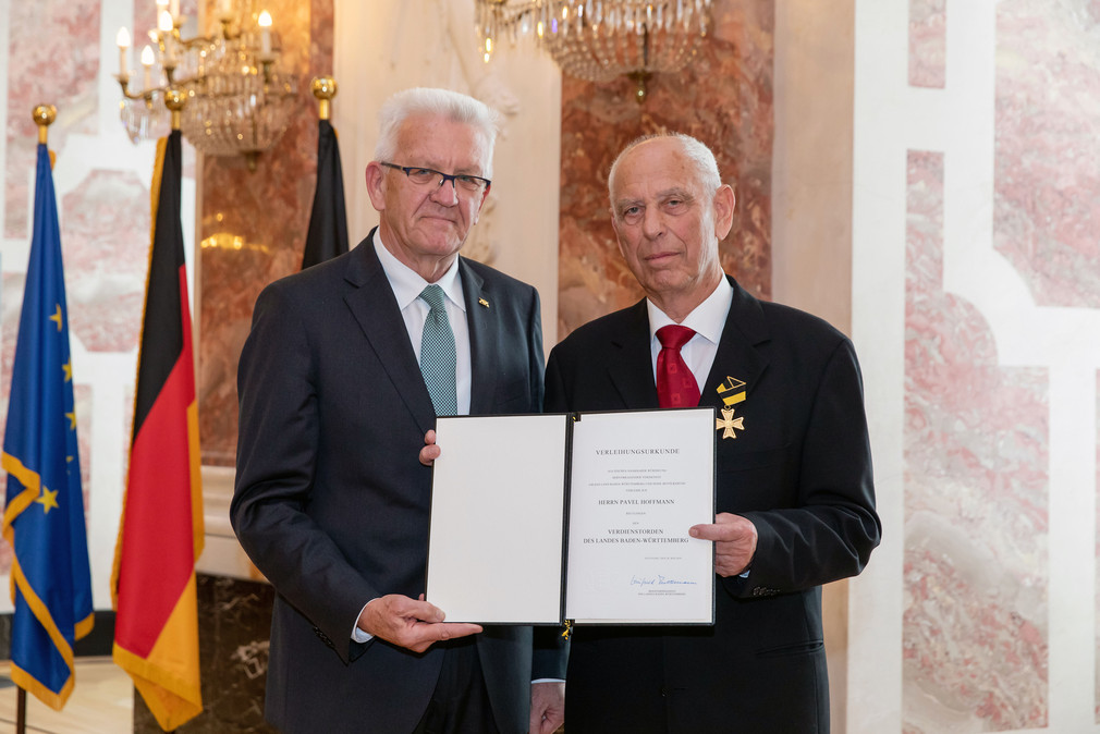 Ministerpräsident Winfried Kretschmann (l.) und Pavel Hoffmann (r.) (Bild: Staatsministerium Baden-Württemberg)