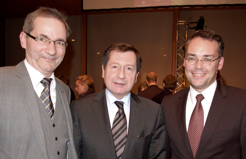 (L-R) Brandenburgs ehemaliger Ministerpräsident Matthias Platzeck, Botschafter der Russischen Föderation S. E. Vladimir Grinin und Europaminister Peter Friedrich