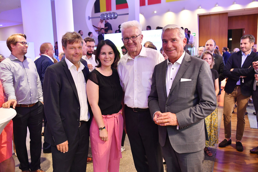 Die Bundesvorsitzenden der Grünen Robert Habeck und Annalena Baerbock mit Ministerpräsident Winfried Kretschmann und dem stellvertretenden Ministerpräsidenten Thomas Strobl.