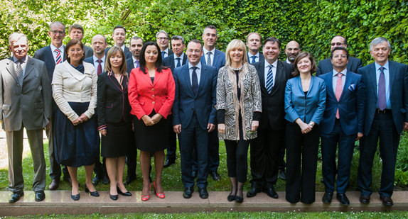 Gruppenbild der Ministerinnen und Minister bzw. deren Stellvertreter aus den Donauländern 