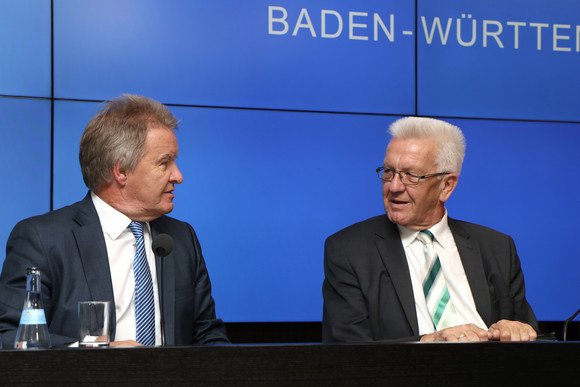 Ministerpräsident Winfried Kretschmann (r.) und Umweltminister Franz Untersteller (l.)