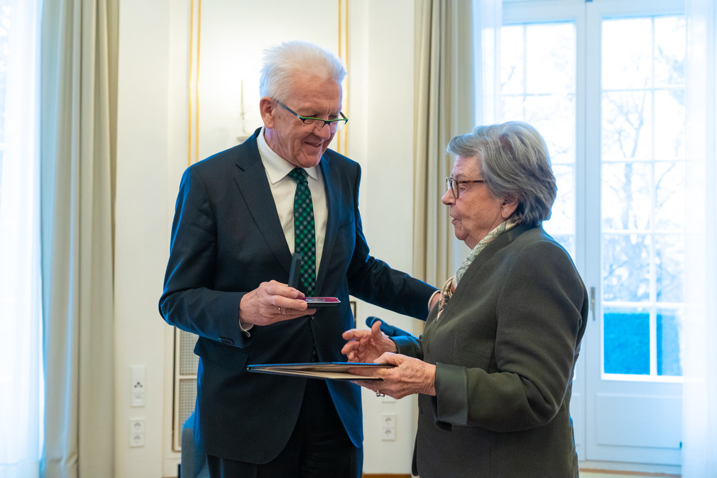 Ministerpräsident Winfried Kretschmann (l.) und Ministerin a. D. Dr. Marianne Schultz-Hector (r.) (Bild: © Björn Hänssler / BW Stiftung)