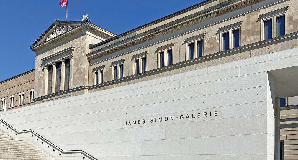 Aufgang zur James-Simon-Galerie auf der Museumsinsel in Berlin