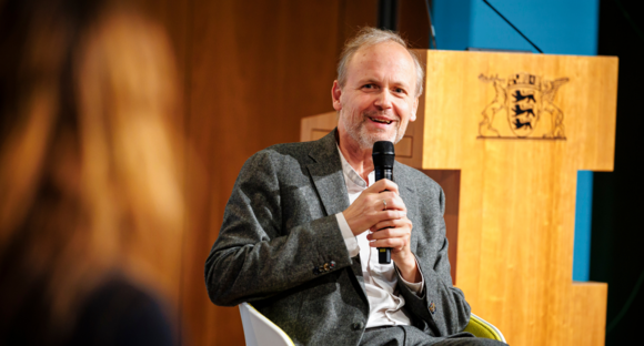 Dr. Wolfgang Ullrich
