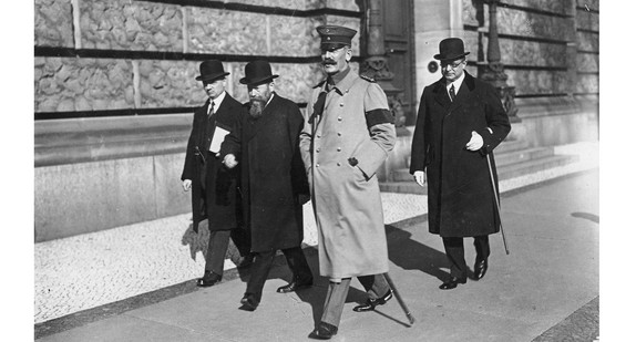 Prinz Max von Baden mit Vizekanzler Payer, nach 3.10.1918 © Bundesarchiv