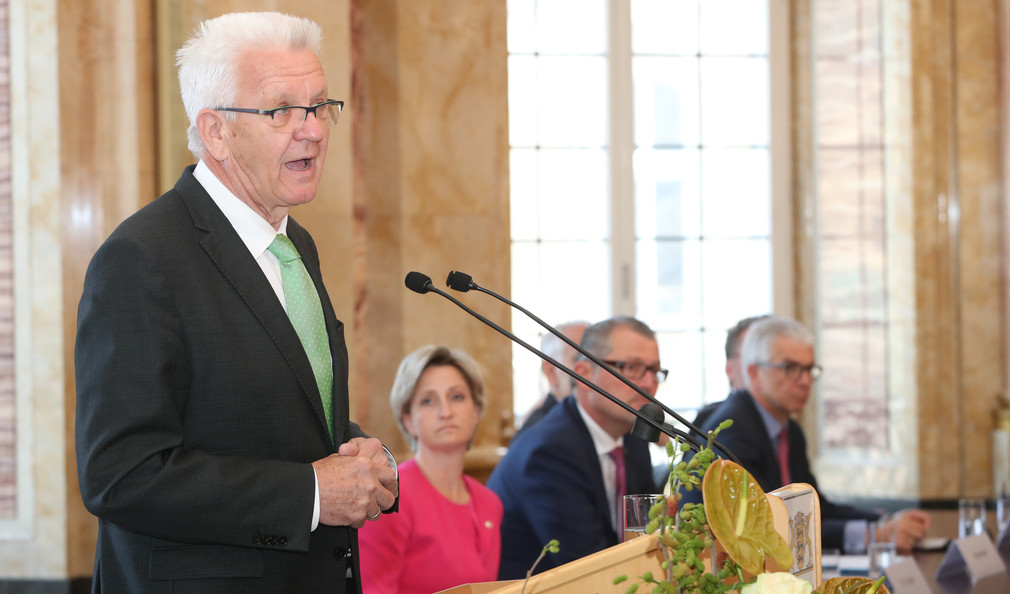 Winfried Kretschmann, Ministerpräsident von Baden-Württemberg, bei seiner Ansprache (Bild: Staatsministerium Baden-Württemberg)