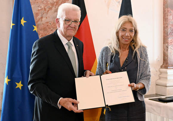 Auszeichnung Verdienstorden des Landes an 24 verdiente Persönlichkeiten Ministerpräsident Winfried Kretschmann (links) und Dr. Lisa Federle (rechts)