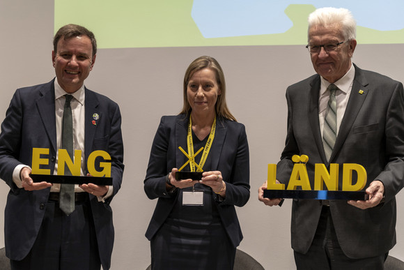 von links nach rechts: Greg Hands, Minister of State at the Department for Business, Energy and Industrial Strategy, die neue Repräsentantin Nicola Pinder und Ministerpräsident Winfried Kretschmann bei der Eröffnung der Auslandsrepräsentanz Baden-Württembergs in London