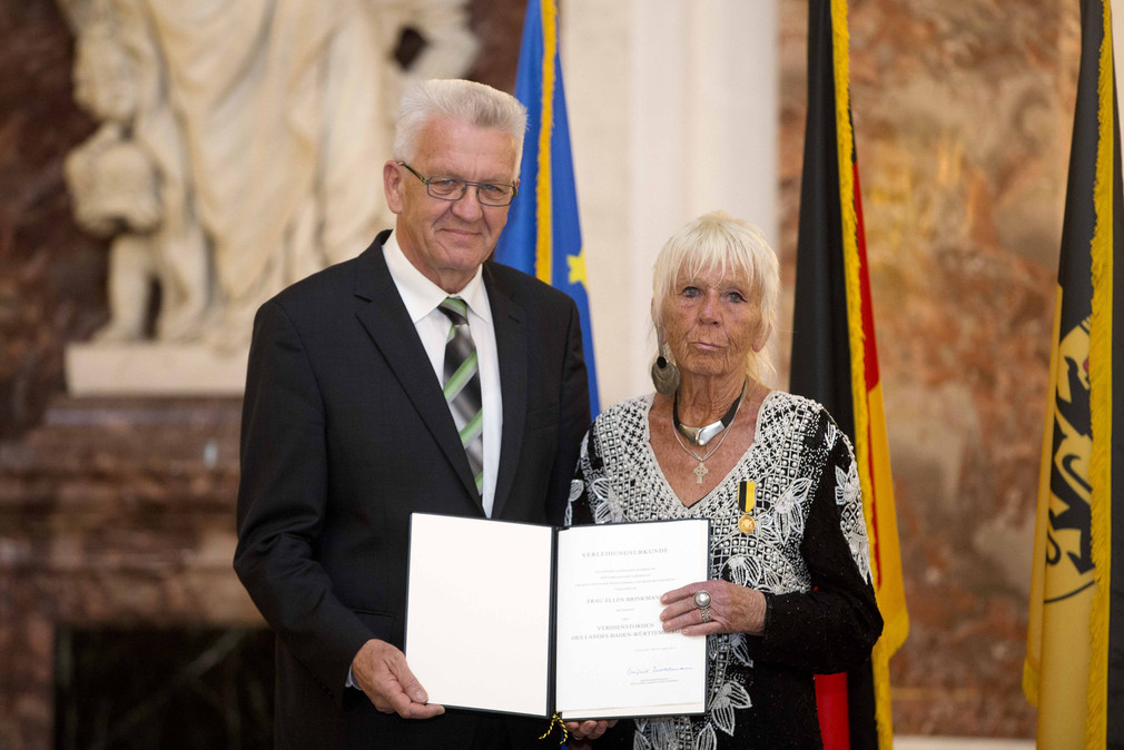 Ministerpräsident Winfried Kretschmann (l.) und Ellen Brinkmann (r.)