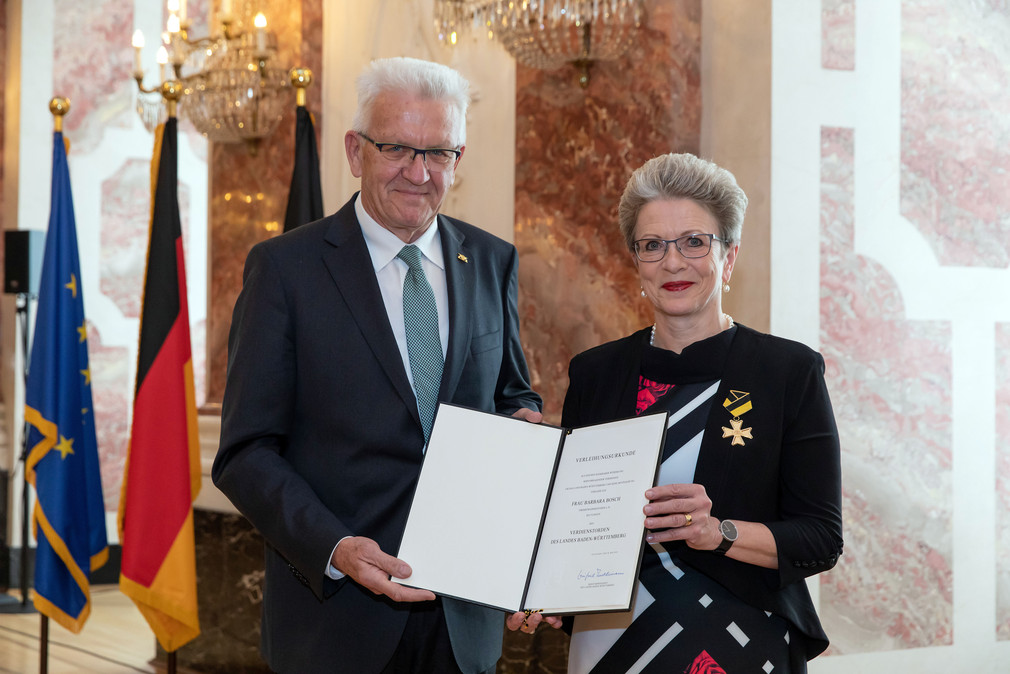Ministerpräsident Winfried Kretschmann (l.) und Oberbürgermeisterin a. D. Barbara Bosch (r.) (Bild: Staatsministerium Baden-Württemberg)