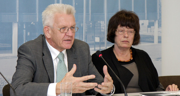 Ministerpräsident Winfried Kretschmann (l.) und Staatsrätin Gisela Erler (r.)