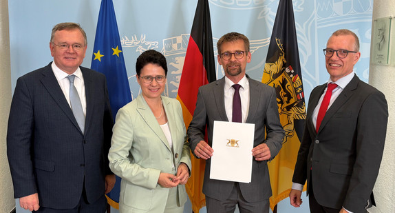 von links nach rechts: Amtschef Elmar Steinbacher, Jusitzministerin Marion Gentges, Leitender Oberstaatsanwalt Jens Altemeier und Generalstaatsanwalt Frank Rebmann