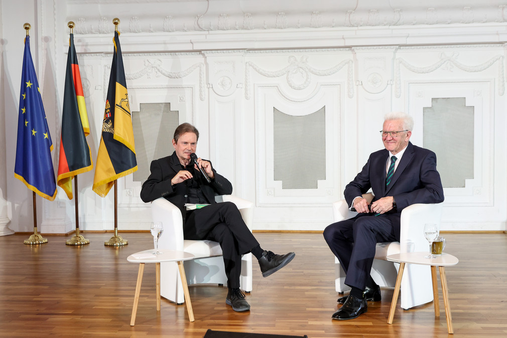 Podiumsgespräch mit Ministerpräsident Kretschmann (rechts) und taz-Chefreporter Peter Unfried (links)