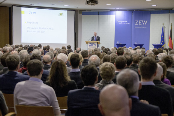 ZEW-Präsident Prof. Achim Wambach, Ph.D., bei der Begrüßung der Gäste (Foto: Erich Dichiser/ZEW)