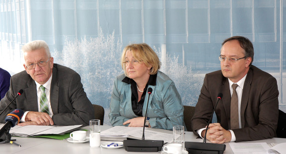 v.l.n.r.: Ministerpräsident Winfried Kretschmann, Wissenschaftsministerin Theresia Bauer und Kultusminister Andreas Stoch