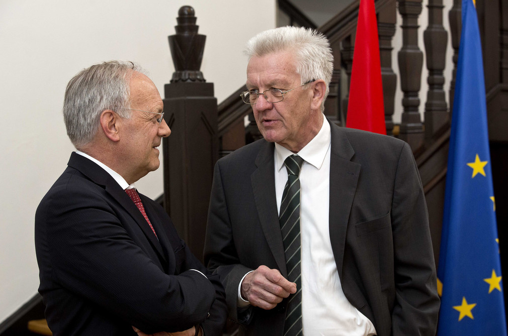 Der Schweizer Bundesrat Johann Schneider-Amann (l.) und Ministerpräsident Winfried Kretschmann (r.)