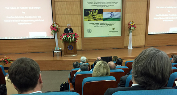 Ministerpräsident Winfried Kretschmann hält am Indian Institute of Technology Bombay in Mumbai eine Grundsatzrede zur „Zukunft von Energie und Mobilität“.