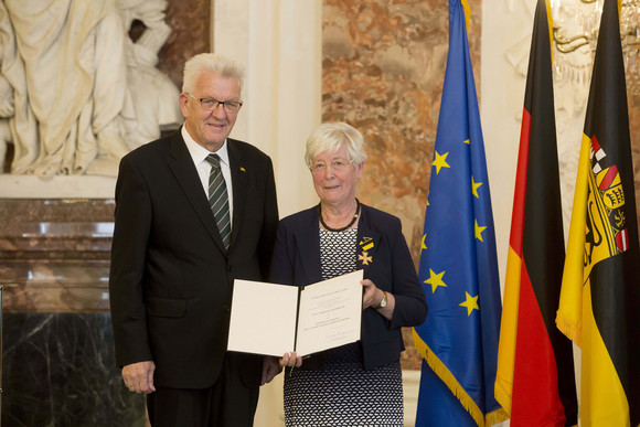 Ministerpräsident Winfried Kretschmann (l.) und Margot Hombach (r.)