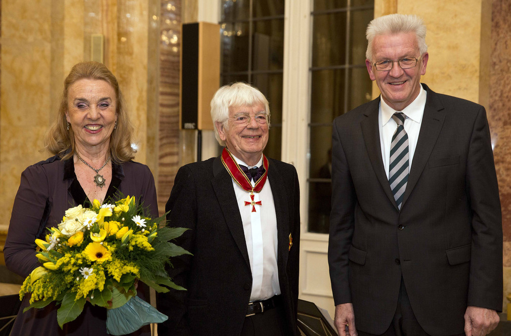v.l.n.r.: Martina Rilling, Prof. Dr. Dr. h.c. Helmuth Rilling und Ministerpräsident Winfried Kretschmann
