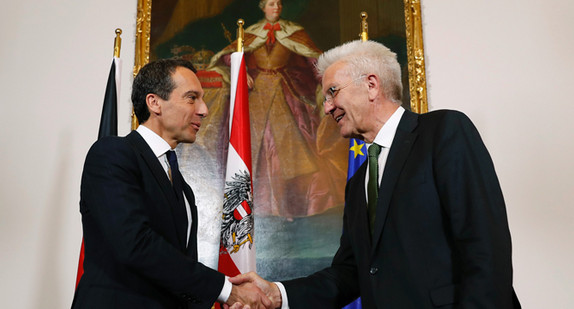 Österreichs Bundeskanzler Christian Kern (l.) und Baden-Württembergs Ministerpräsident Winfried Kretschmann (r.) im Bundeskanzleramt in Wien (Foto: BKA/Andy Wenzel)