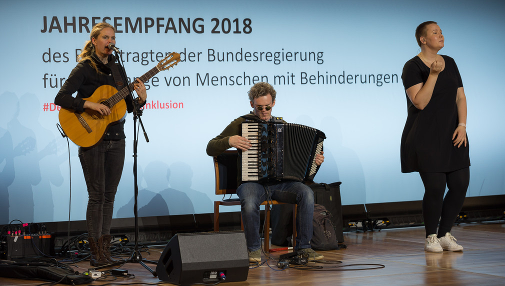 Dota Kehr und Jonas Hauer, Musiker (L-R) 