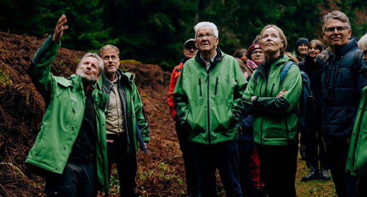 Erläuterungen für Ministerpräsident Winfried Kretschmann (Mitte) und Umweltministerin Thekla Walker (rechts)