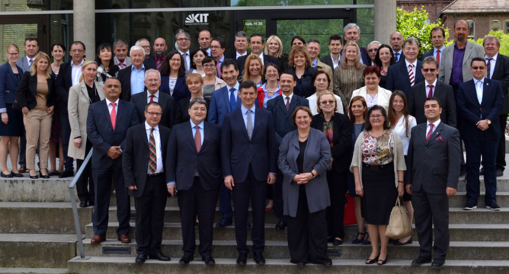Gruppenbild anlässlich der 8. Sitzung der Gemischten Regierungskommission zwischen Baden-Württemberg und Rumänien