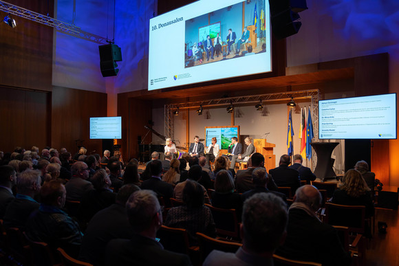 Podiumsdiskussion zum Thema „Die Zukunft des Donauraums und die Bedeutung der EU-Makrostrategien“