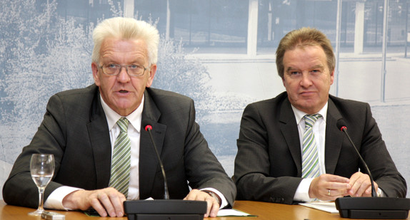 Ministerpräsident Winfried Kretschmann (l.) und Umweltminister Franz Untersteller (r.)