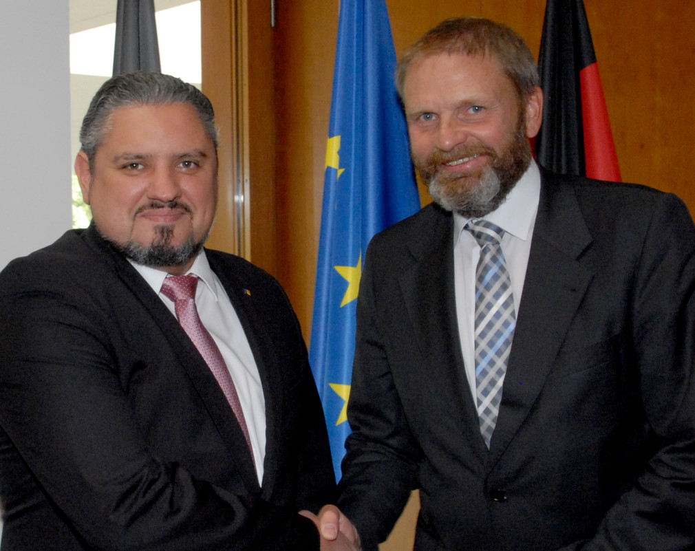 Moldauischer Außenminister Andrei Galbur und Staatssekretär Volker Ratzmann (L-R)