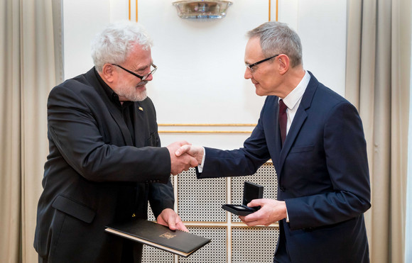 Staatsminister Klaus-Peter Murawski (l.) und Kay Johannsen (r.)