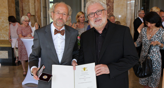 Staatssekretär Klaus-Peter Murawski (r.) und Prof. Dr. Stefan Nägele (l.)