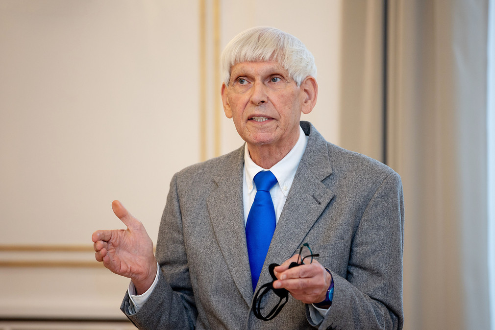 Prof. Gert Weisskirchen