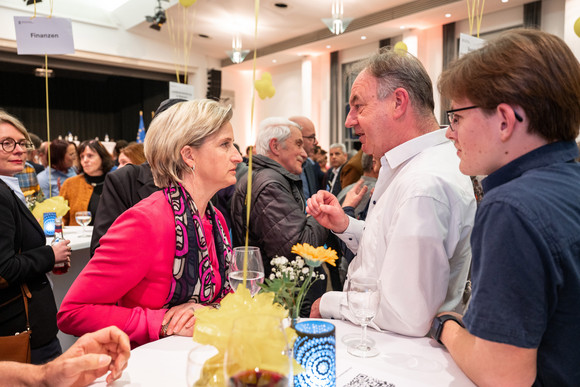 Dr. Nicole Hoffmeister-Kraut (links), Ministerin für Wirtschaft, Arbeit und Tourismus, im Gespräch