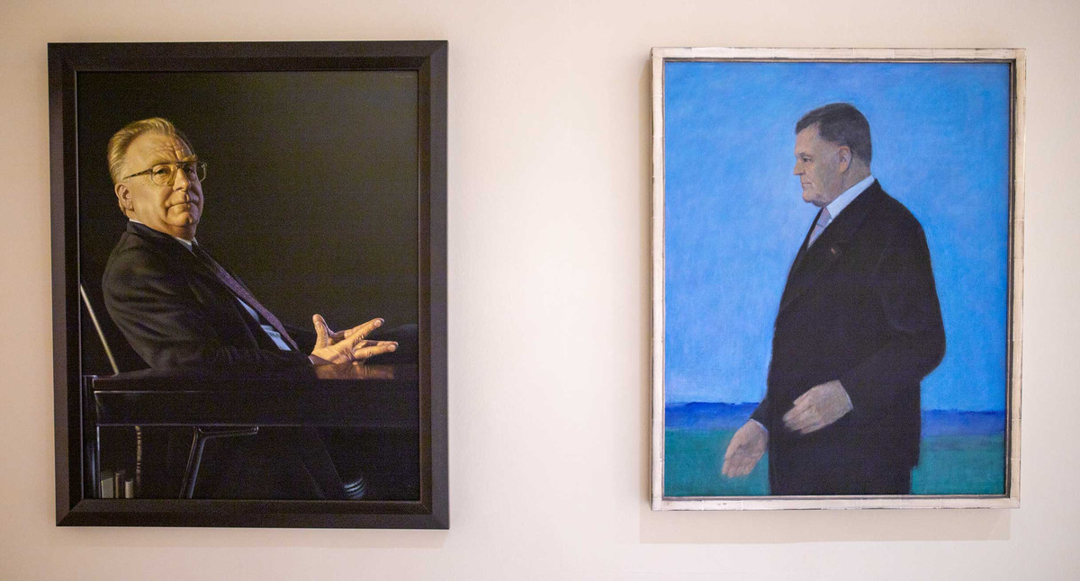 Die Gemälde der ehemaligen Ministerpräsidenten Lothar Späth und Erwin Teufel in der Ahnengalerie im Staatsministerium.