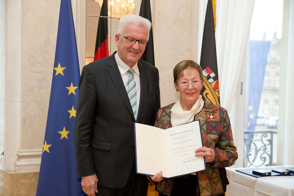 Ministerpräsident Winfried Kretschmann (l.) und Elisabeth Böhler (r.)