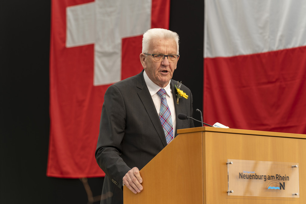 Ministerpräsident Winfried Kretschmann bei seiner Ansprache zur Eröffnung der Landesgartenschau in Neuenburg am Rhein.