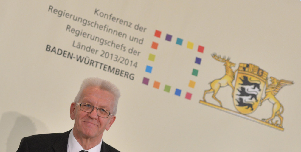 Ministerpräsident Winfried Kretschmann bei der Pressekonferenz